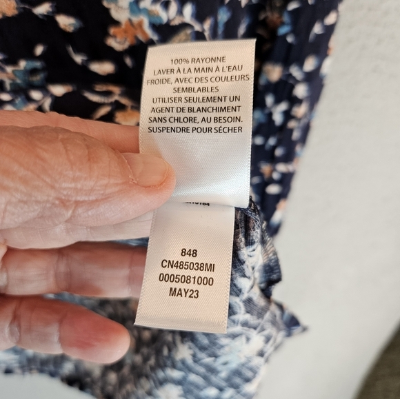 Caslon Women Blue Popover Top Sz L Floral Elastic Wrist Peasant 1/4 Button Front - Picture 6 of 11